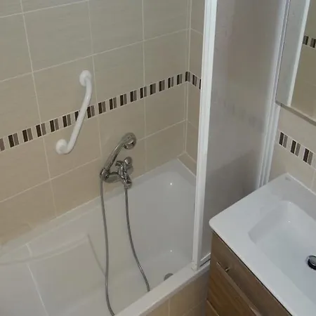 Fontaine 4 Apartment